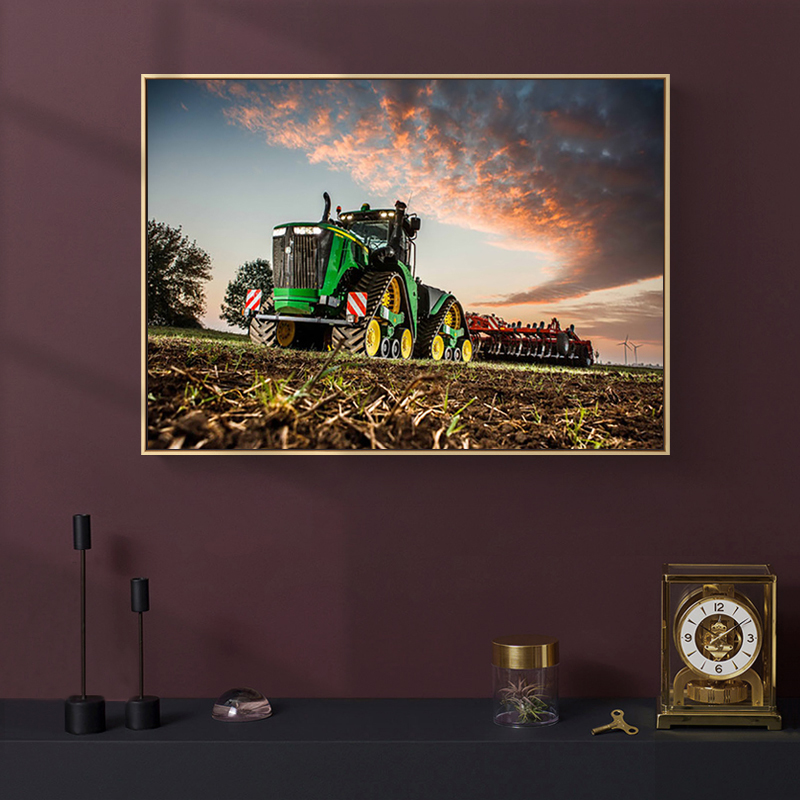 Moderne Film Traktor Bauernhof – Heavy Equipment Background Bewertung und Preis